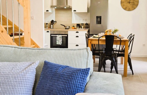 Chateauneuf-sur-Charente House | To the sound of water on the terrace side
