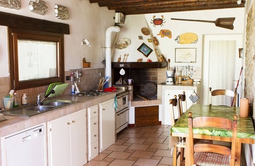 Cornoleda Apartment | To Venice by train and the autumn colors of the Euganean Hills