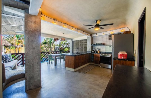 North End House | Tocayo Vista 3 bd · 3BR Beachfront Townhome W/Penthouse Master Suite