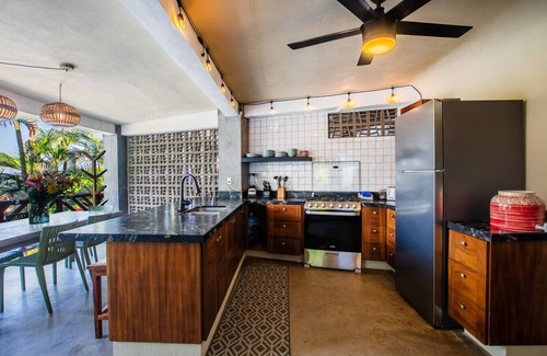 North End House | Tocayo Vista 3 bd · 3BR Beachfront Townhome W/Penthouse Master Suite