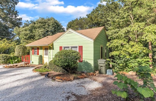 Toccoa Cottage | Toccoa House (2-Bedroom Cottage) - Handicap accessible - Pets Allowed by RedAwning