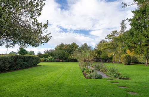 Todenham Cottage | Todenham Farmhouse - Pet friendly on a working farm