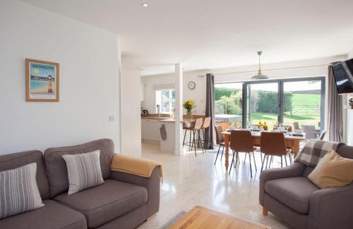 Dorchester House | Tokenhill Cottage