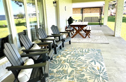 Geneva House | Toledo Bend Lakefront Home in Pendleton Harbor. Great for a family vacation!