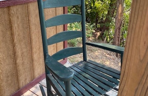 Hamersville Cabin | Tom & Jerri's Rustic Cabin located on the lake