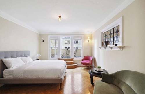 Downtown San Francisco Cabin | Tony Bennett Suite, Charming Private Suite with balcony in lovely San Francisco
