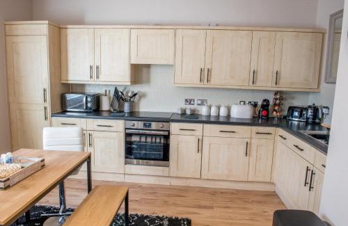 Ipswich Apartment | Toothbrush Apartments - 2 Bed/2 Bath House with parking, town centre