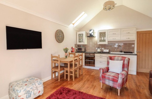 Felton Cottage | TOP FARM LODGE, pet friendly, character holiday cottage in Knockin