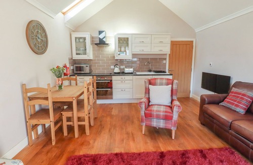 Felton Cottage | TOP FARM LODGE, pet friendly, character holiday cottage in Knockin
