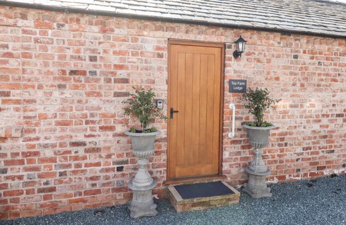 Felton Cottage | TOP FARM LODGE, pet friendly, character holiday cottage in Knockin