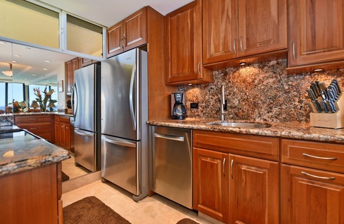 Honokowai Condo | TOP FLOOR! - 10% off for last-minute bookings - Beachfront - Penthouse!