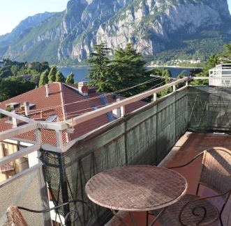 Malgrate Apartment | Top Floor Apartment 5 minutes walk to lake