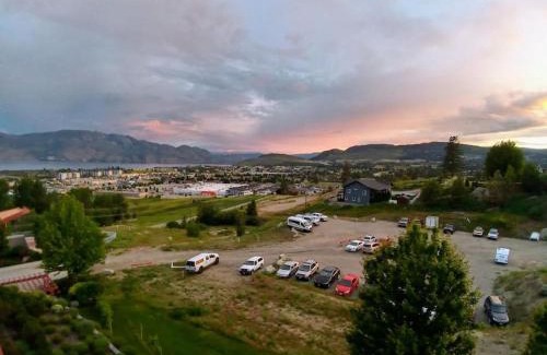 Central Okanagan Apartment | Top Floor Apartment at Amenity Rich Resort 406