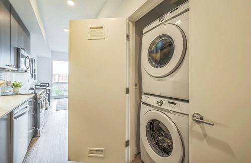 Redmond Apartment | Top Floor Apt -minutes walk to Downtown Redmond/Marymoor in the heart of Redmond