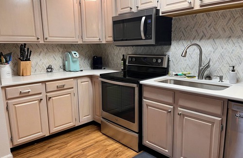 Glenwood Grove - North Iris Condo | Top-floor Condo with Mountain Views