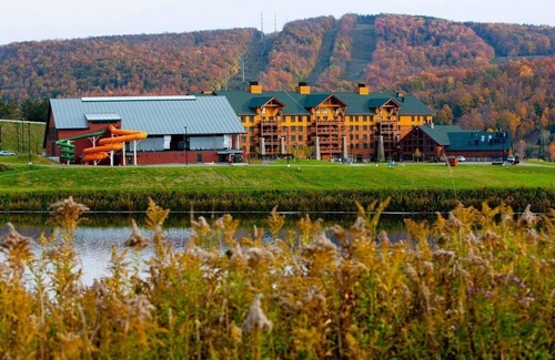 Blodgett Mills Condo | Top Floor Eagle's Nest Suite + Loft & Fireplace
