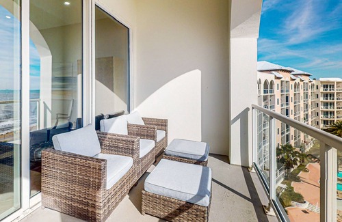 Galveston Condo | Top-floor Gulf & ocean-view condo with two pools, lazy river, hot tubs, & gym