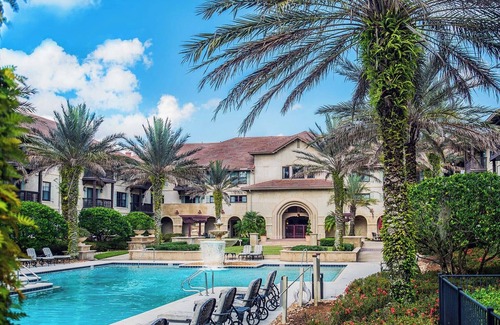 St. Augustine Condo | Top floor King Suite- Kitchenette- comm pool & hot tub- luxury vinyl floors