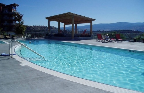Shannon Lake Condo | Top floor!Mission Hill and lake view. Gym,pool,sauna,and more! Mins to the lake