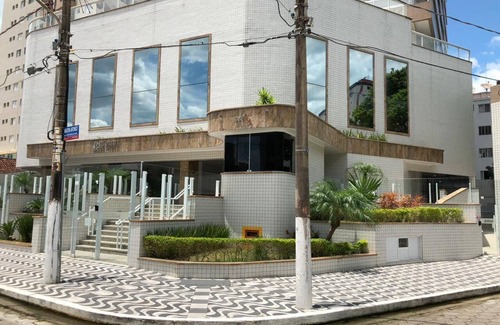Aviacao Apartment | Top floor (penthouse) overlooking the beach, with barbecue on the balcony