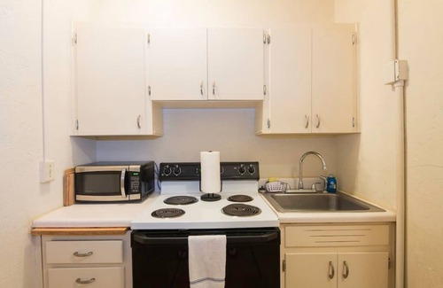 Anniston Apartment | Top floor Studio in historic Anniston building