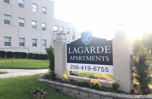 Anniston Apartment | Top floor Studio in historic Anniston building