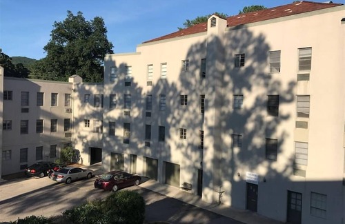 Anniston Apartment | Top floor Studio in historic Anniston building