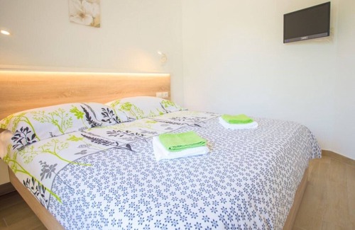 Nova Vas Apartment | Top furnished apartment with pool near Porec