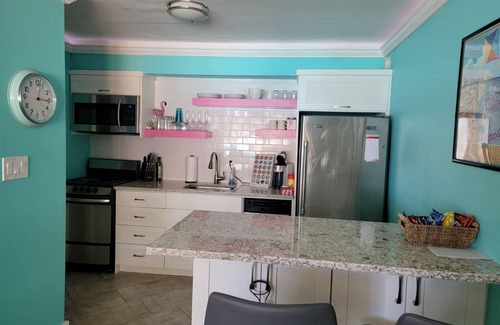 Northeast Virginia Beach Apartment | Top location modern beach studio! Walk to the beach, shops, restaurants, w/Pool