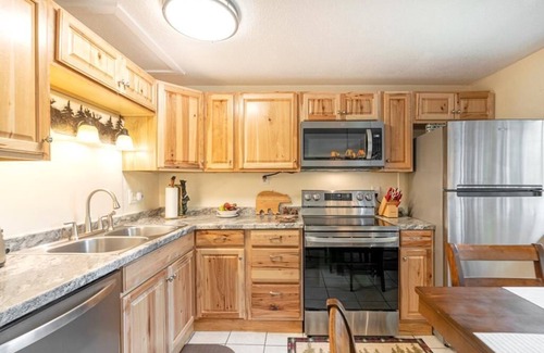 Seven Devils Condo | Top of 7, B-10- Condo close to Boone, Banner Elk, and Blowing Rock, Mountain View, Gas Log Firepl.