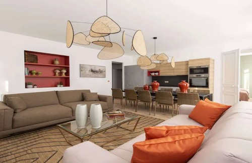 Strasbourg -Saint-Denis Apartment | TOP OF THE RANGE -MARAIS ARTS-ET -METIERS 5 BEDROOM FAMILY APT