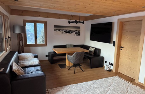 Oeschseite Apartment | Top-renovated, very cozy vacation apartment on the Rinderberg in Zweisimmen