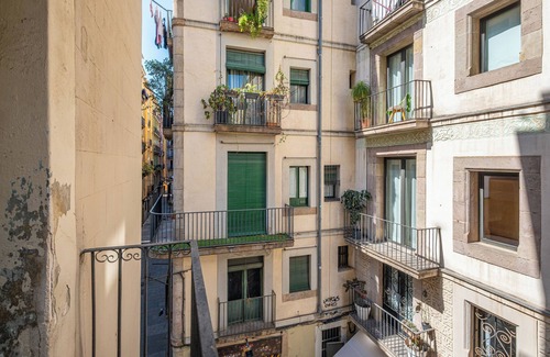 El Born Apartment | Top studio in the heart of Born with a small balcony, possibility of parking