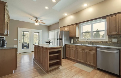 Tellico Village House | Toqua Coves - Lake Front Living! 2 Fireplaces! Attached Garage! Screened Porch!