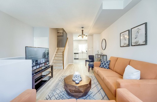 East Danforth House | Toronto Beach House - 5 Bed Home Near Main Subway Station
