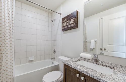 Humber Bay Shores Apartment | Toronto Condo with Lake Views
