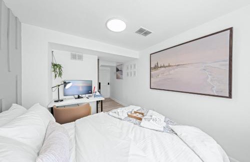 Bathurst Manor House | Toronto Spacious Room, Parking, Smart Monitor