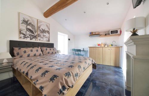 Albenga Apartment | Torre antica Case di Campo