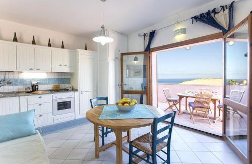 Torre dei Corsari Apartment | Torre dei Corsari vista mare con terrazza spiaggia sotto casa per 5 persone