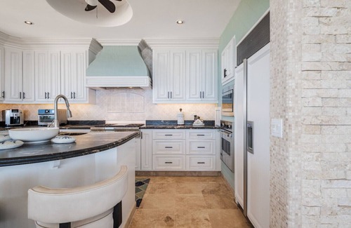 Zona Hotelera Condo | Tortuga Bay Condo 3 bedroom beachfront