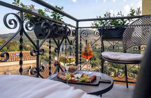 Sasso d'Ombrone House | Tosco Suite "Solis" - panoramic view, whirlpool, fireplace and steam room