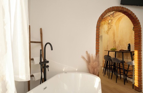 Sasso d'Ombrone House | Tosco Suite "Solis" - panoramic view, whirlpool, fireplace and steam room