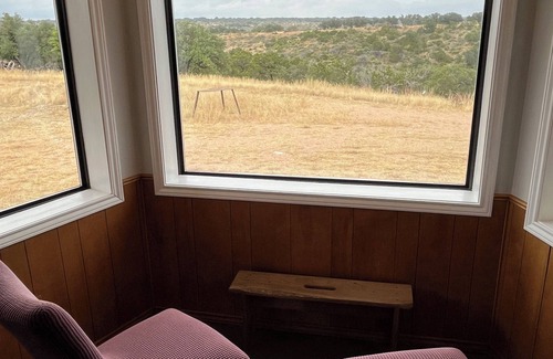 Mason House | Total country 3-bedroom house in awesome Mason with WiFi, AC