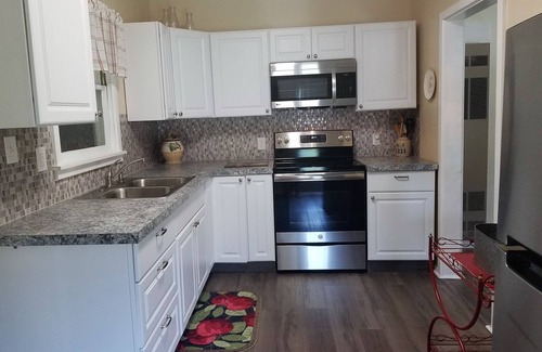 Essexville Apartment | Totally Renovated 1 bedroom appartment