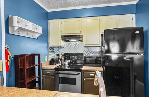 Snowshoe Apartment | TOTW214 Slope Side Condo WiFi Next To Lift Parking