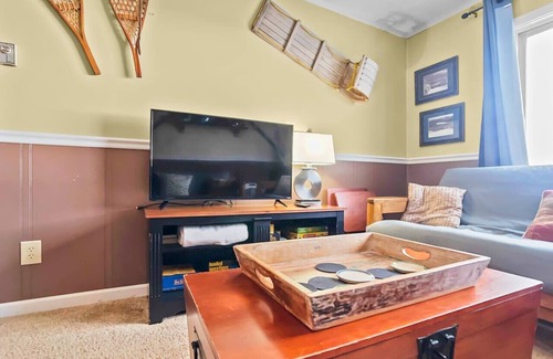 Snowshoe Apartment | TOTW214 Slope Side Condo WiFi Next To Lift Parking