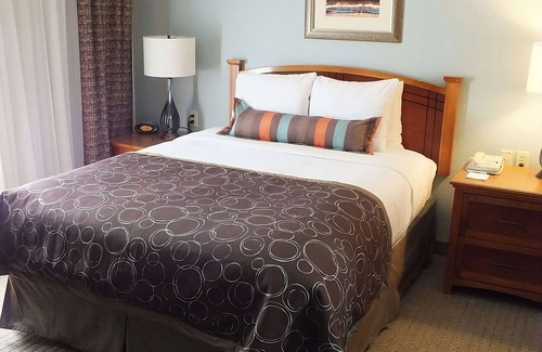 Las Colinas Resort | Tourist Trap! Minutes to Grapevine Convention, with Parking, Swimming Pool!