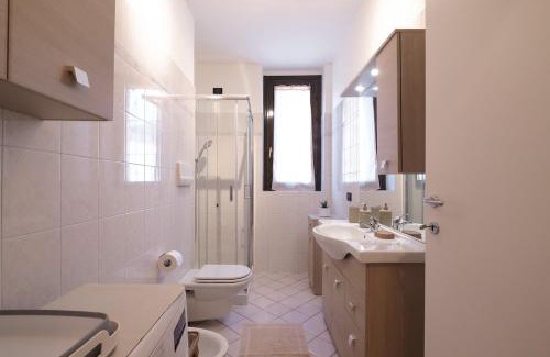 Paratico Apartment | Tower & Lake Holiday