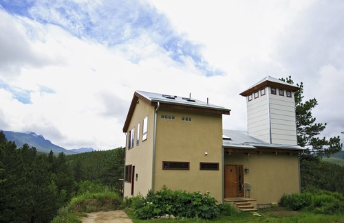 Black Hawk House | Towering Pines - Mountain Modern Nederland Retreat