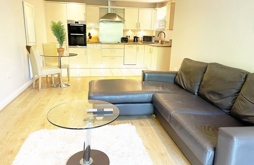 Rushmoor District Apartment | Town Center - 2 Bedroom Apartment - Farnborough